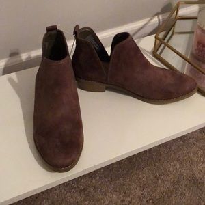 Universal Thread taupe booties